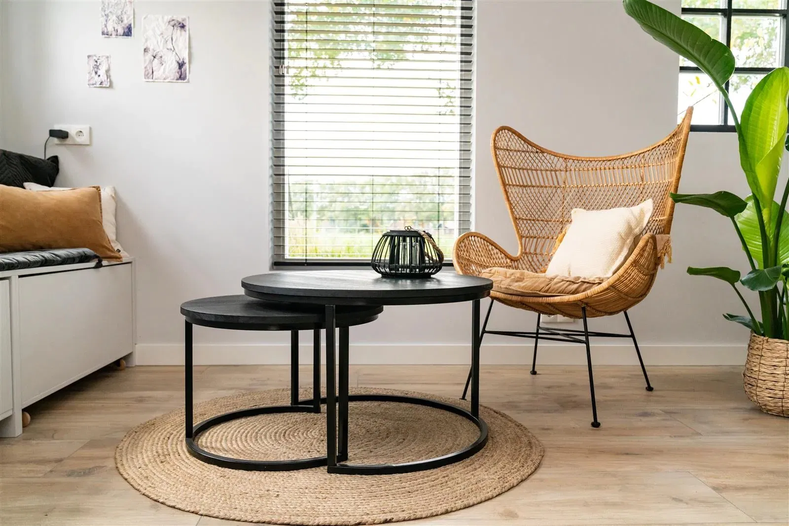 Round Metal Frame Coffee Table